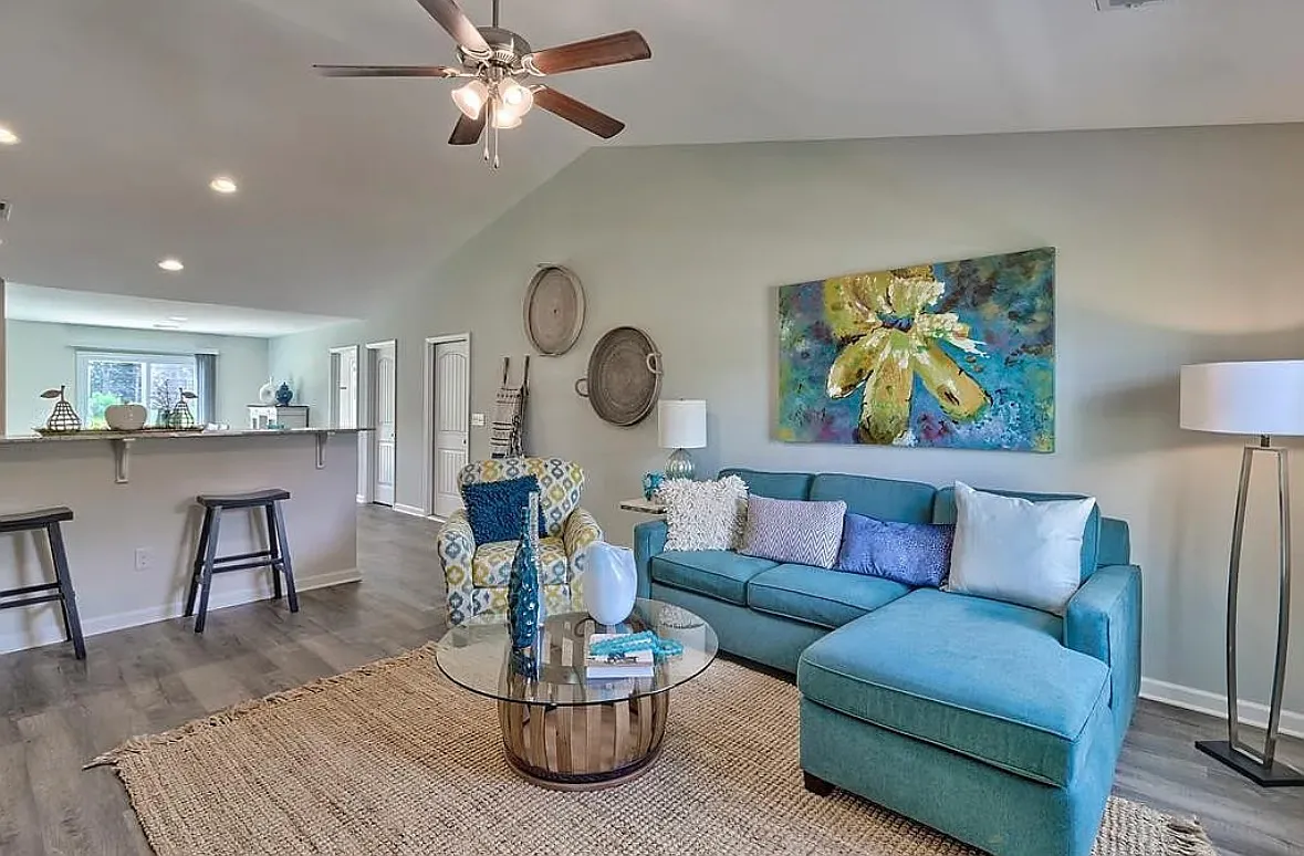 3 bed, 1300 sqft, $1,700 — Photo 4