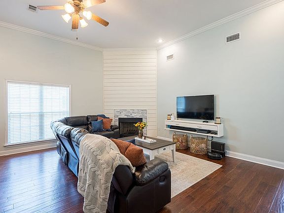 4th image of 3867 Napa Dr