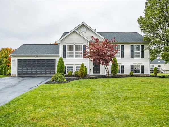 1035 Beaver Creek Dr, Webster, NY 14580