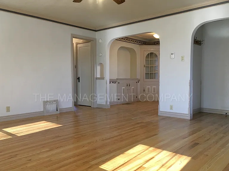 576 Addison Ave W — Photo 7