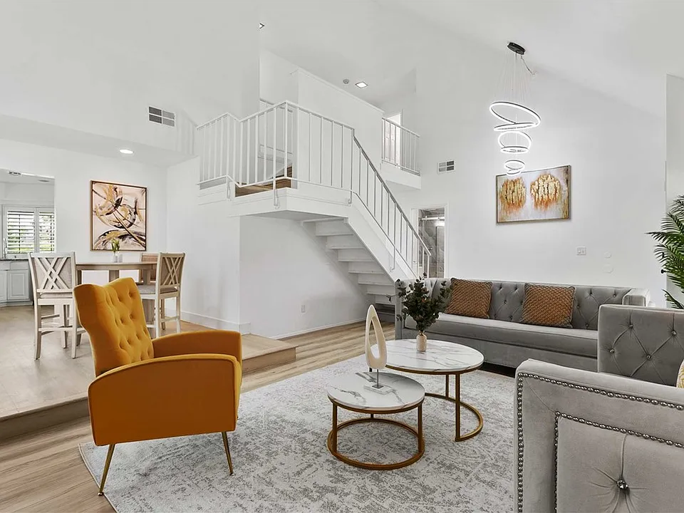 24282 Sunnybrook Cir