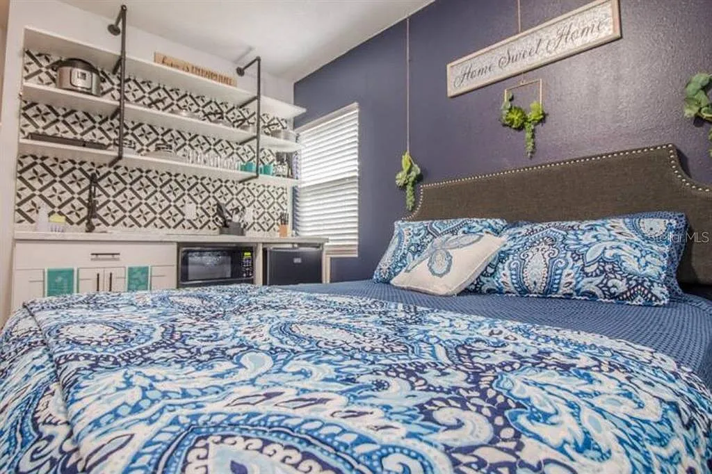1 bed, 1.0 bath, 270 sqft, $1,600 — Photo 2