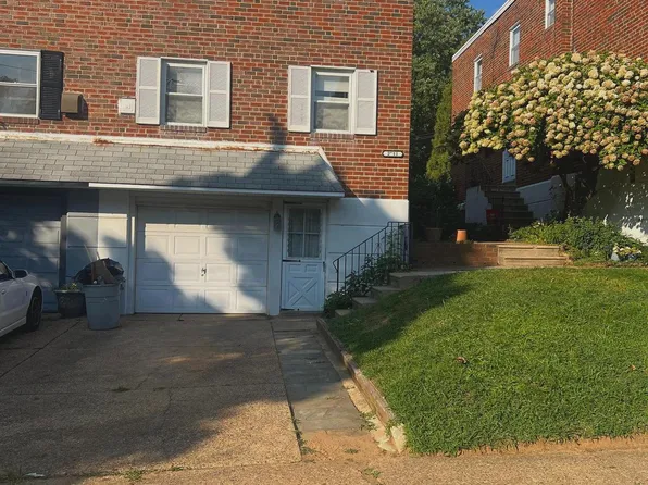 2711 Taunton St, Philadelphia, PA 19152