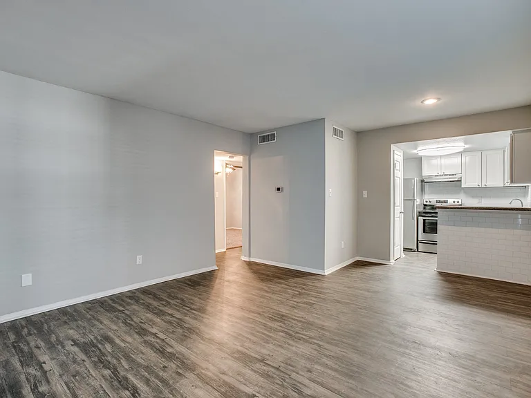 Bellaire Oaks Apartments — Photo 22