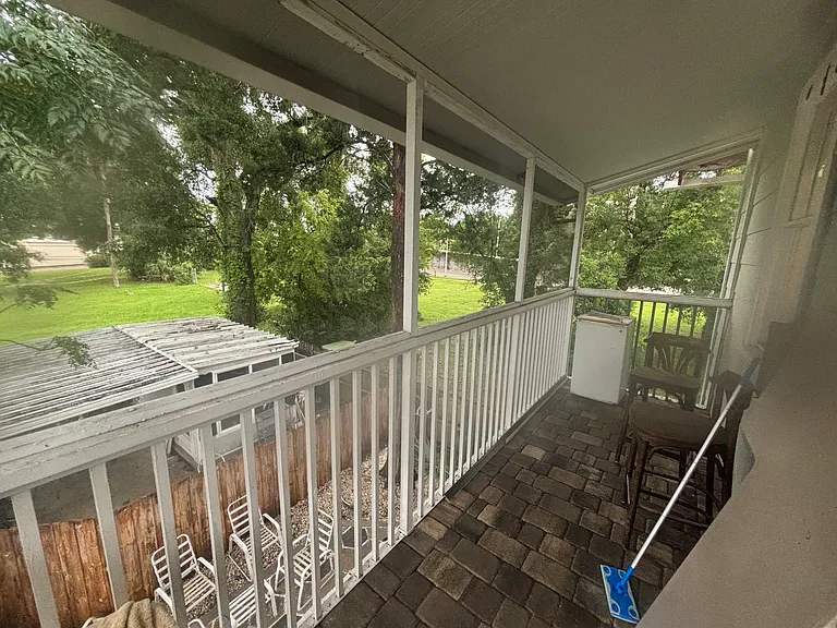 Upstairs rear screened deck