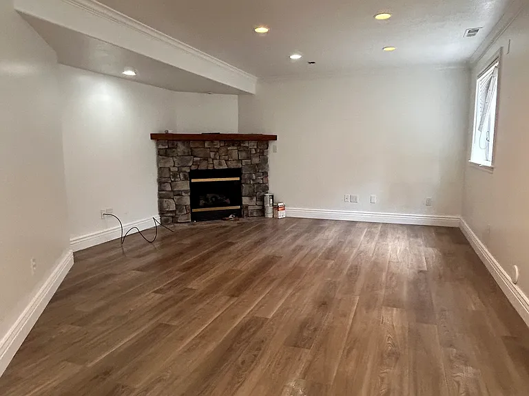 3434 N Lakeview Dr #1 — Photo 3