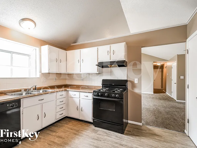 11610 Helenoak Dr — Photo 6