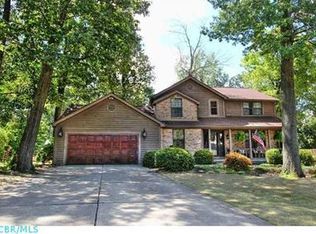 907 Harmony Dr, Columbus, OH