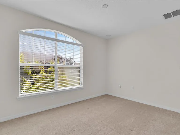 1041 Laurel Ridge Ln — Photo 18