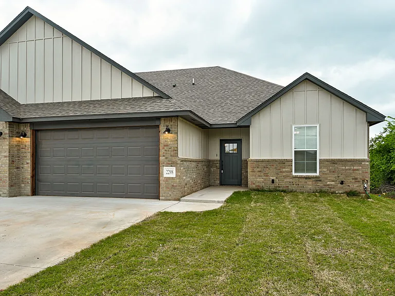 2298 E Sooner Rd — Photo 4