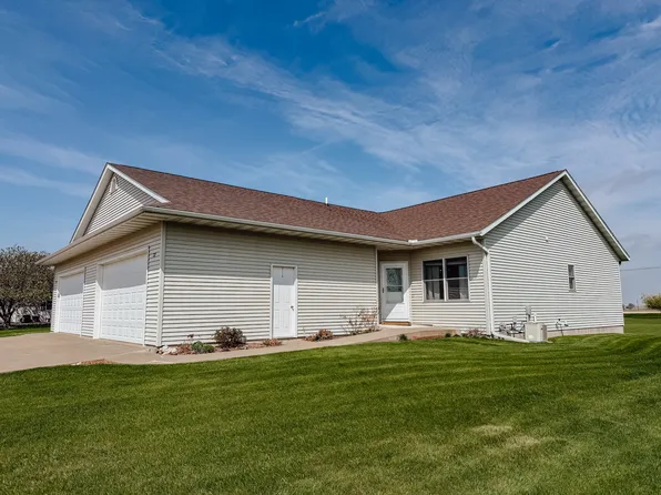 712 Saint Josephs St, Preston, IA 52069