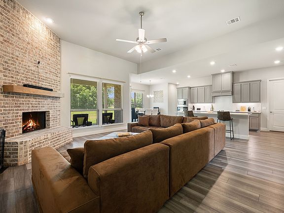5th image of 583 Crystal Lake Ln