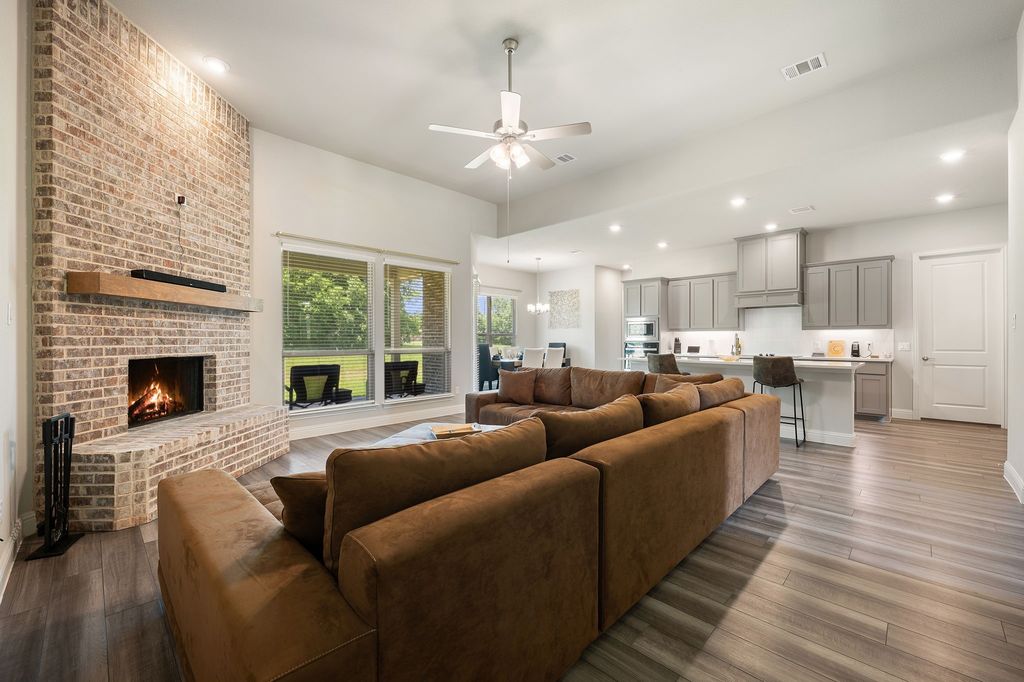 583 Crystal Lake Ln, Red Oak, TX - View 5