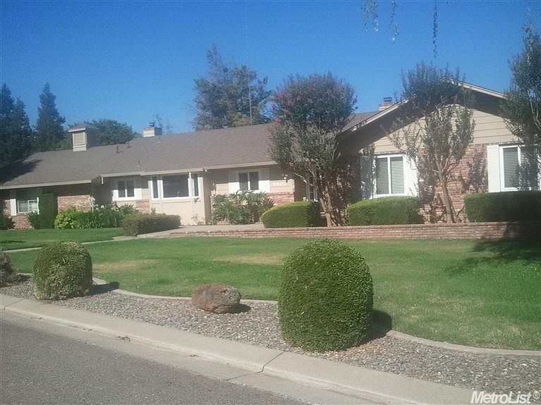 1st image of 9807 Oak Knoll Dr