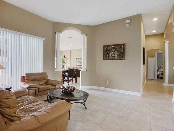 4th image of 32077 Pinfeld Dr