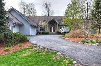 1st image of 935 Emerald Dr