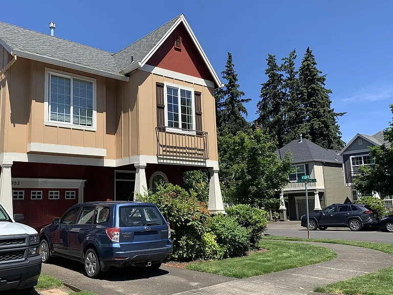 903 SE Elina Ave — Photo 3