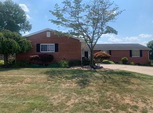 437 Glenview Dr, Lower Burrell, PA
