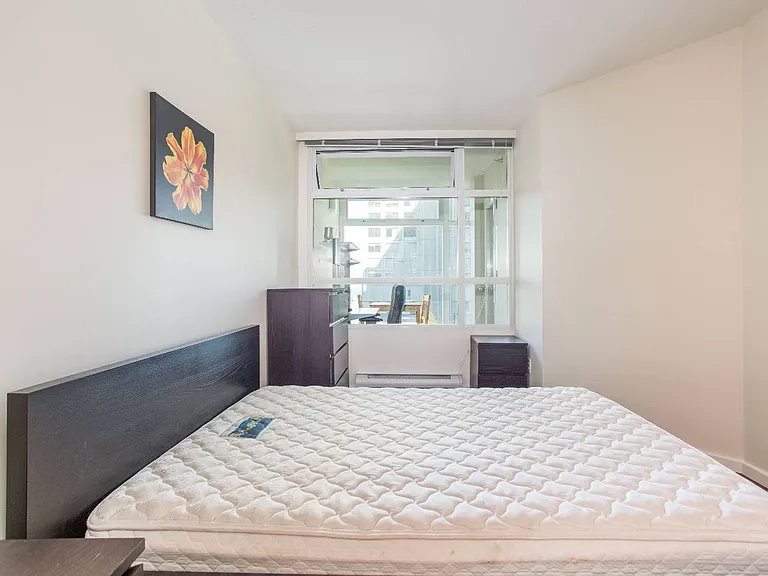 438 Seymour St #806 — Photo 11