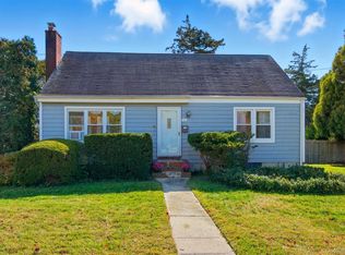 105 Dogwood Rd, Northport, NY 11768