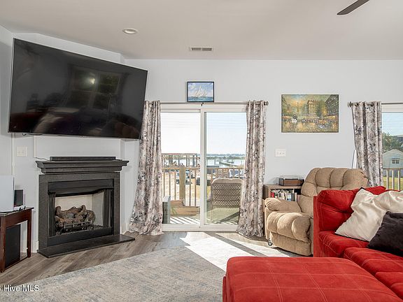 3rd image of 278 Live Oak Road