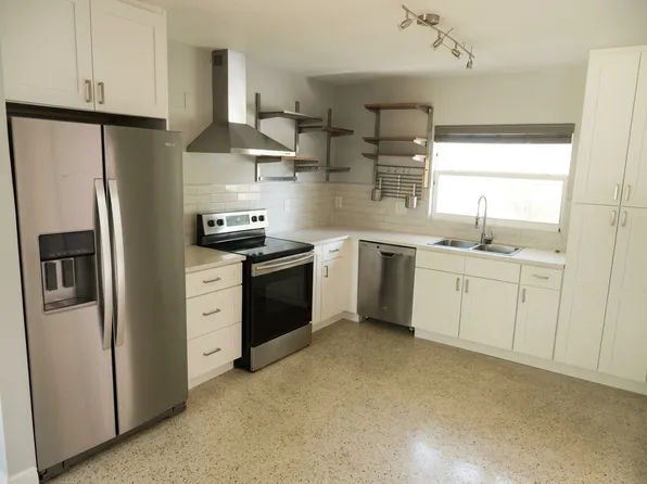 1512 Cheyenne St NE, Saint Petersburg, FL 33703