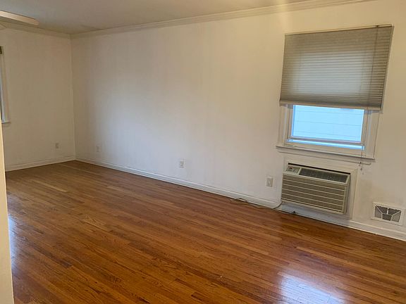 4th image of 484 Jewett Ave #2