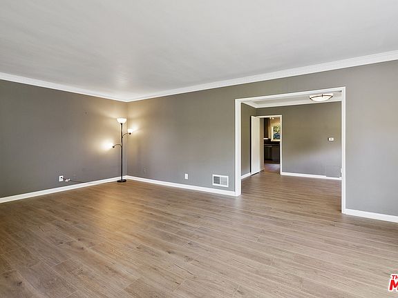 4th image of 1219 Sunset Plaza Dr APT 1