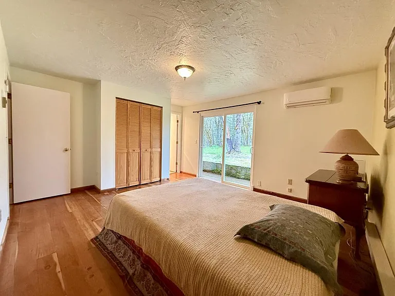 9042 Monument Dr — Photo 11