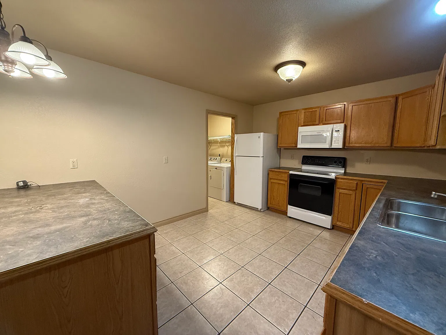 3 bed, 1.5 bath, $1,800 — Photo 3
