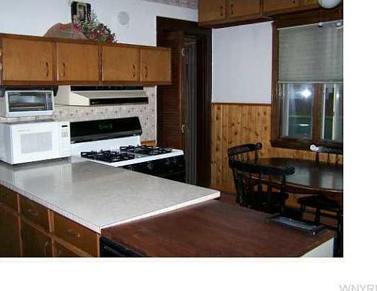 2nd image of 220 Cass Ave