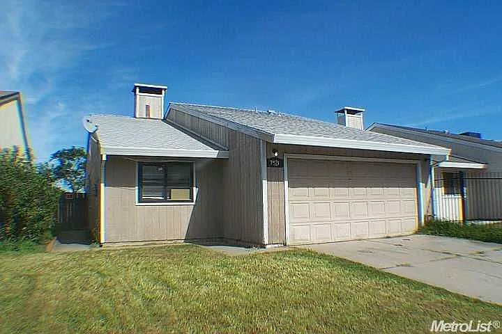 7521 Golf Club Ct photo 1