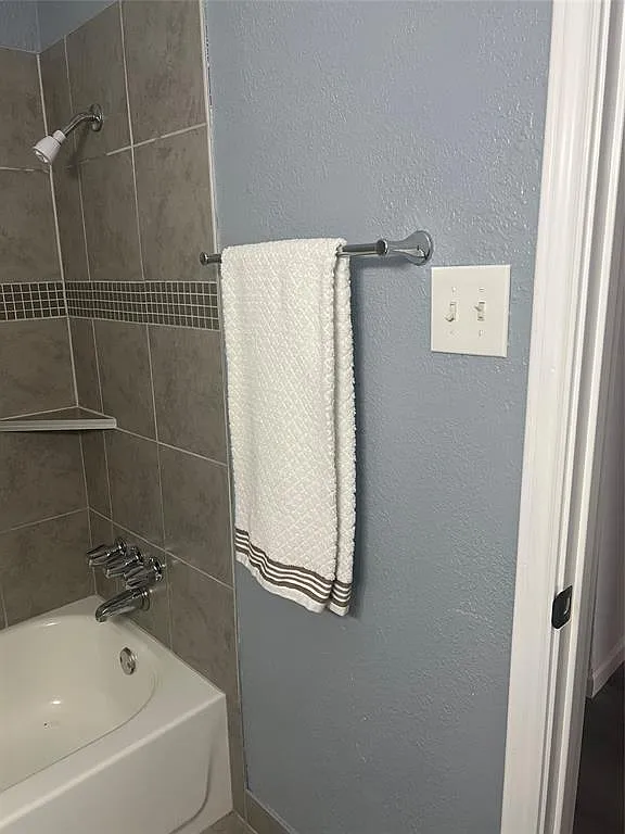 2 bed, 1.0 bath, 992 sqft, $1,250 — Photo 2