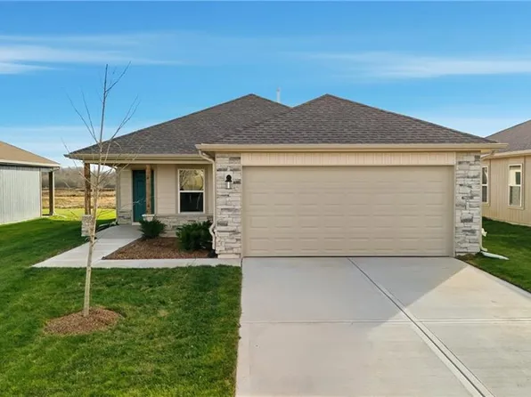 19427 Lincoln St, Spring Hill, KS 66083