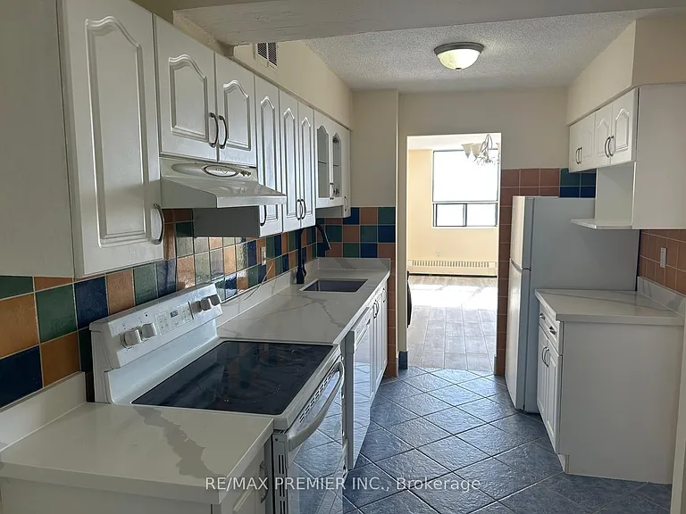 45 Sunrise Ave #511 — Photo 6