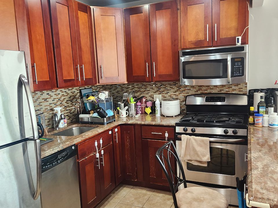 1st image of 2544 Crescent St APT 3A