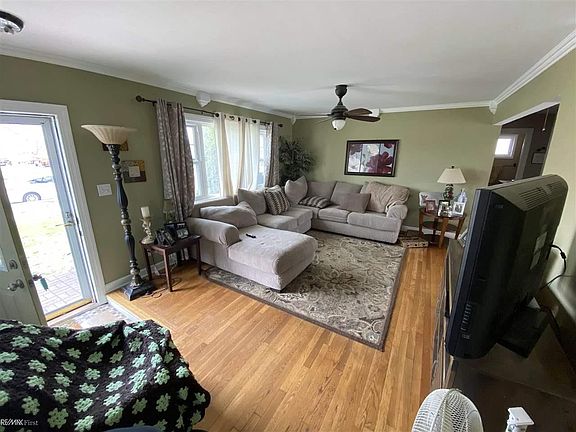 2nd image of 21400 Briarcliff St