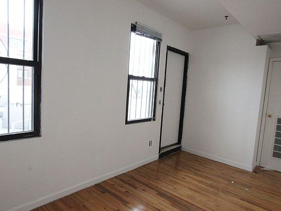 3rd image of 235 Montrose Ave APT 8