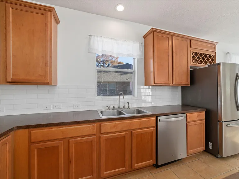 2618 Bridgestone Park Ln — Photo 17