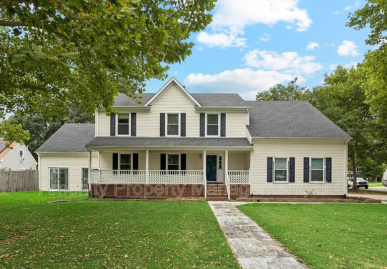 1012 Austenwood Ct — Photo 1