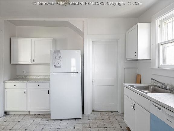 5th image of 1205 Hunt Ave