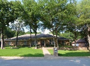 829 Newport Rd, Fort Worth, TX 76120