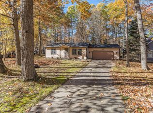 121 Black Squirrel Ct, Roscommon, MI
