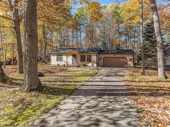 121 Black Squirrel Ct, Roscommon, MI 48653