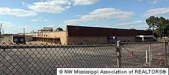 2nd image of 3653 Lamar Ave