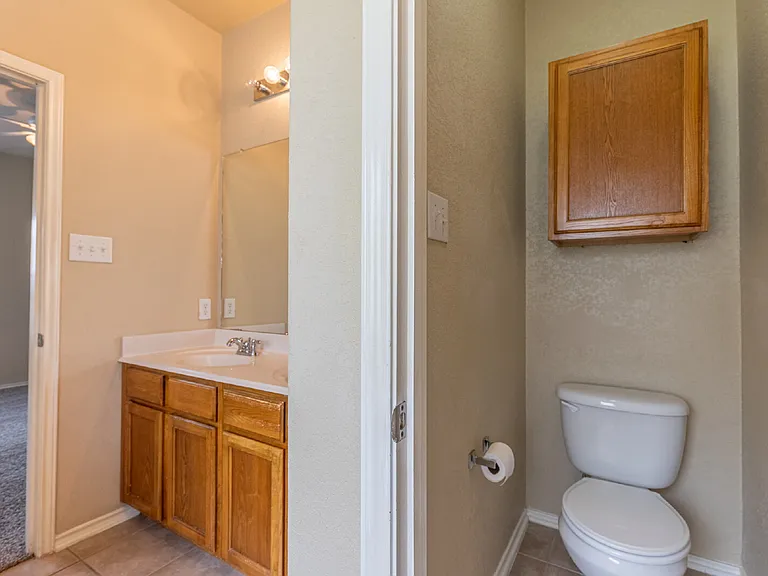 906 Ashbury Blf — Photo 22