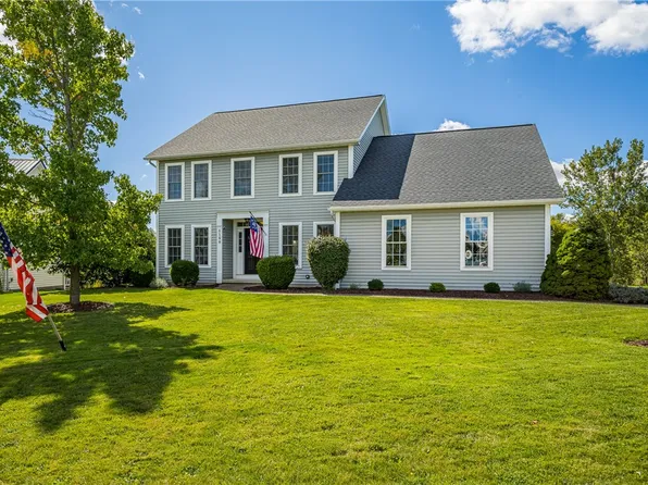 5199 Crescent Hl, Canandaigua, NY 14424
