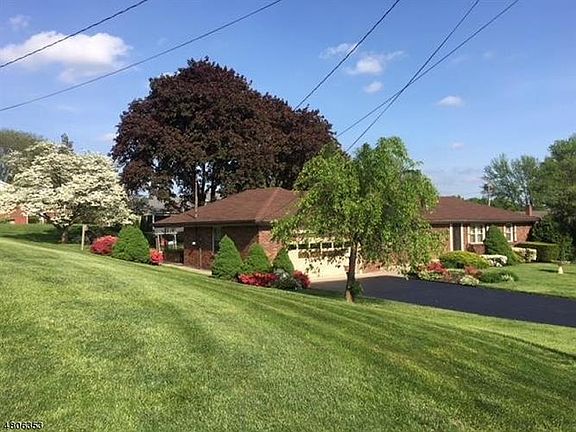 2nd image of 313 Liggett Blvd