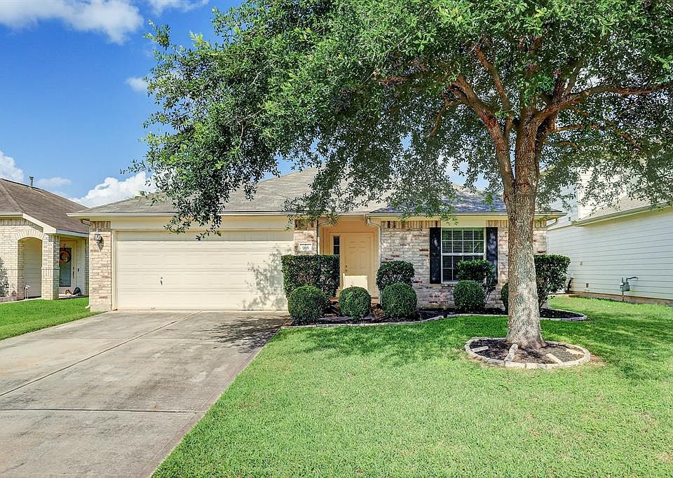 1st image of 918 La Hacienda Dr