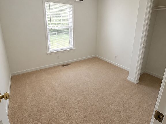 5th image of 197 Sanders Dr